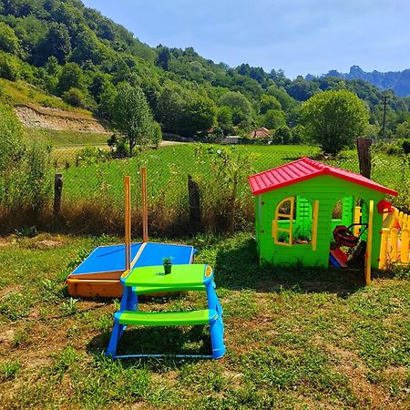 Luna Rock Glamping Brezoi - Blue Scai Bagian luar foto