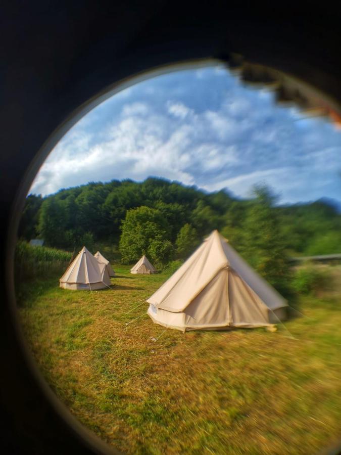 Luna Rock Glamping Brezoi - Blue Scai Bagian luar foto