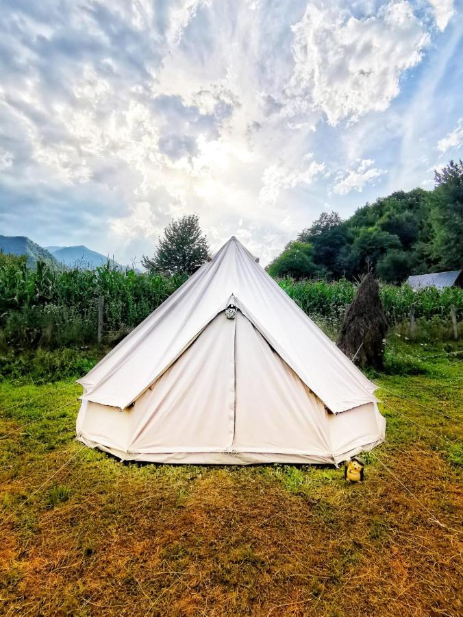 Luna Rock Glamping Brezoi - Blue Scai Bagian luar foto