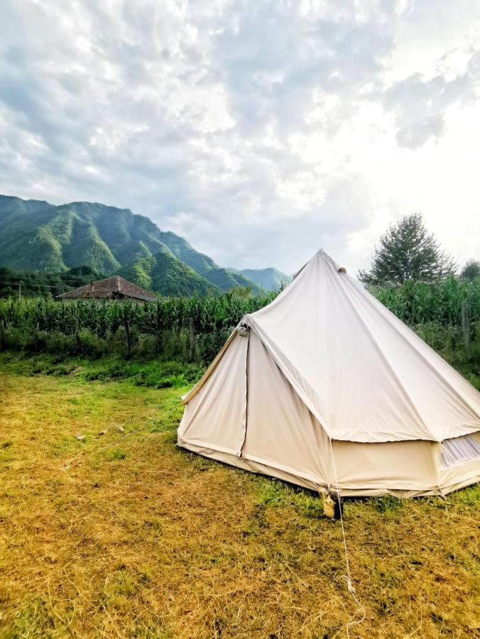 Luna Rock Glamping Brezoi - Blue Scai Bagian luar foto