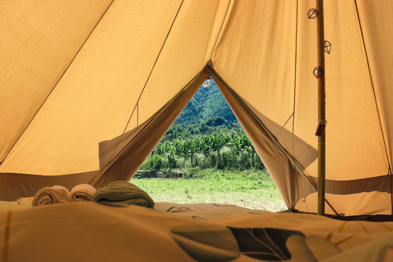 Luna Rock Glamping Brezoi - Blue Scai Bagian luar foto