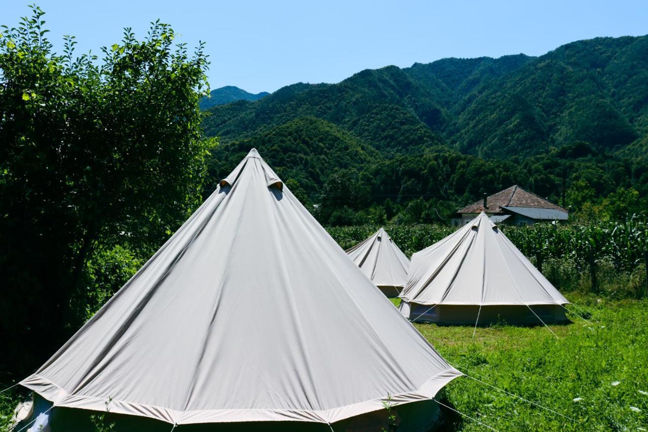 Luna Rock Glamping Brezoi - Blue Scai Hotel Bagian luar foto