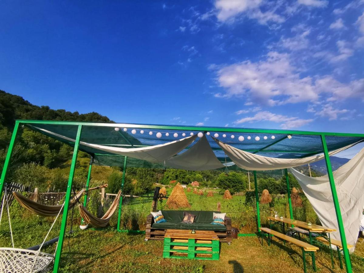 Luna Rock Glamping Brezoi - Blue Scai Bagian luar foto