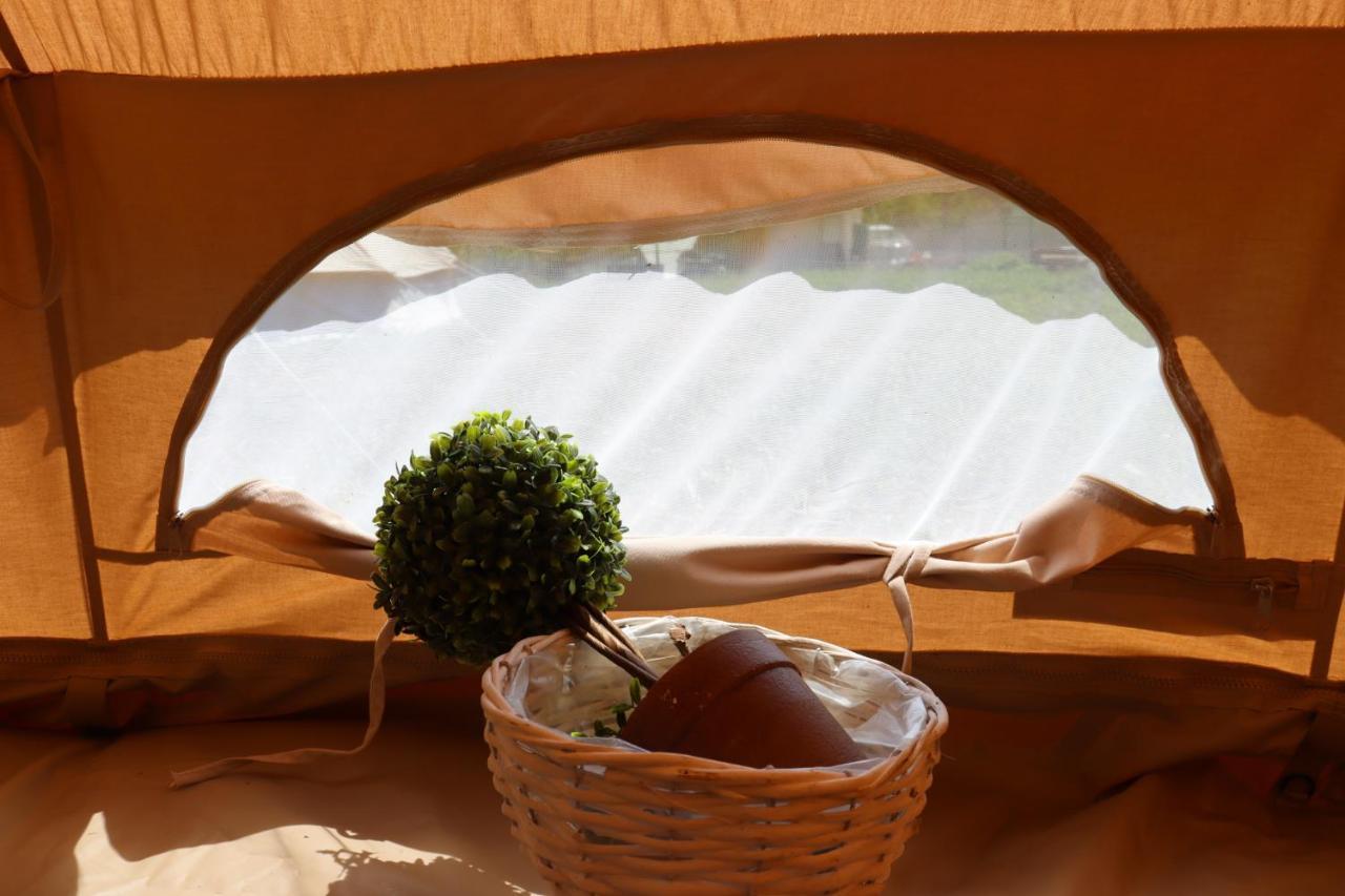 Luna Rock Glamping Brezoi - Blue Scai Bagian luar foto