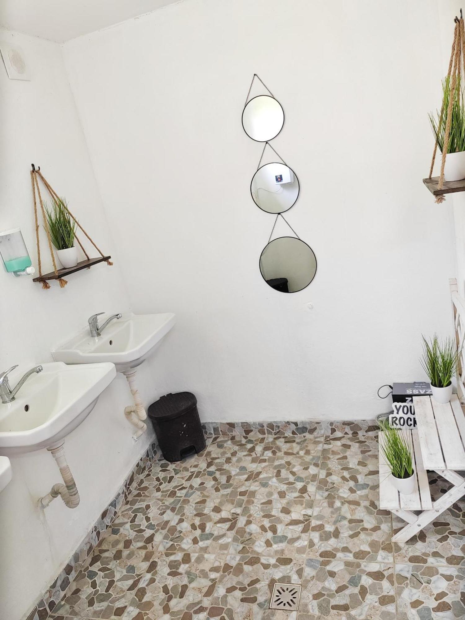Luna Rock Glamping Brezoi - Blue Scai Bagian luar foto
