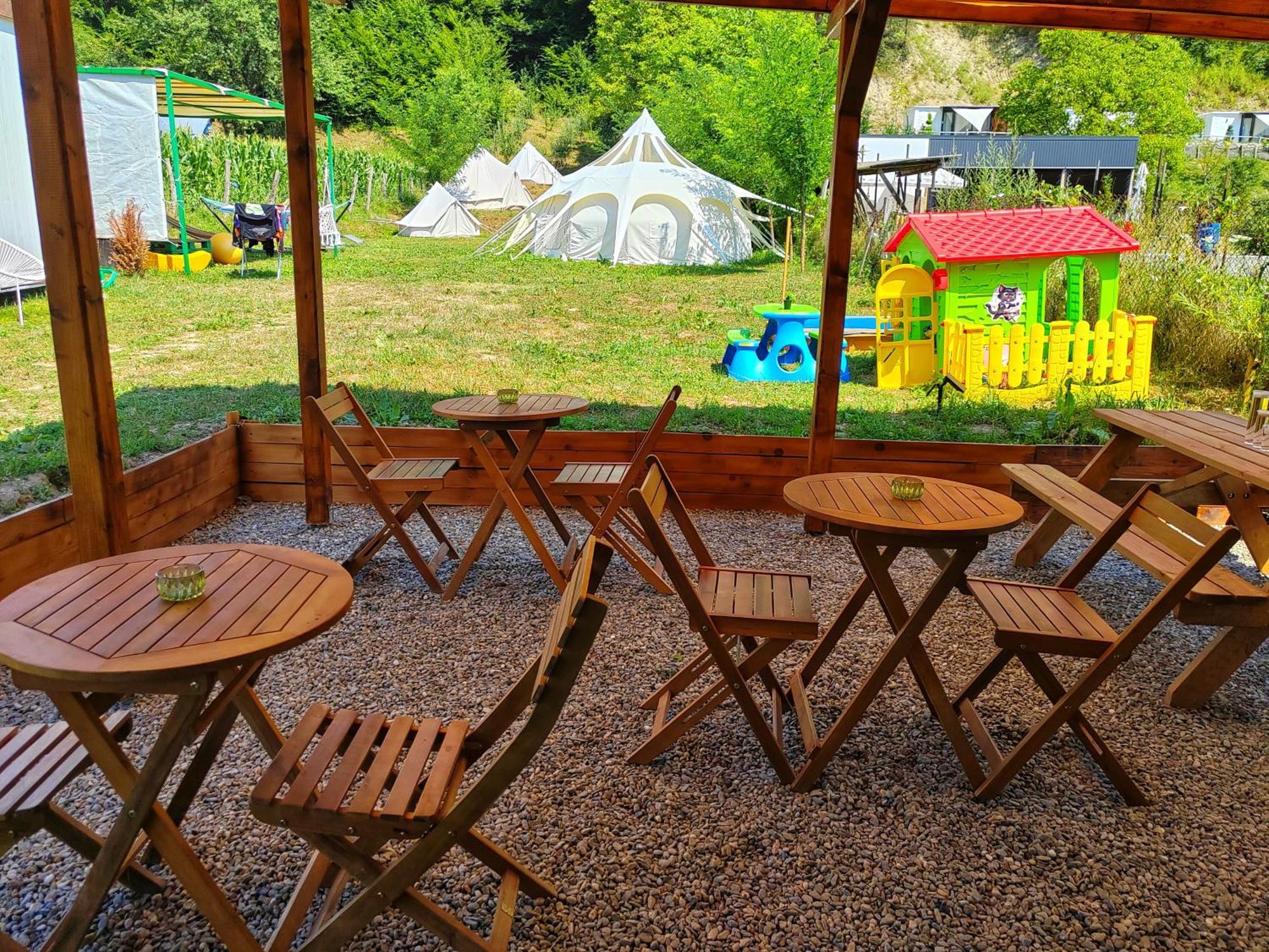 Luna Rock Glamping Brezoi - Blue Scai Bagian luar foto