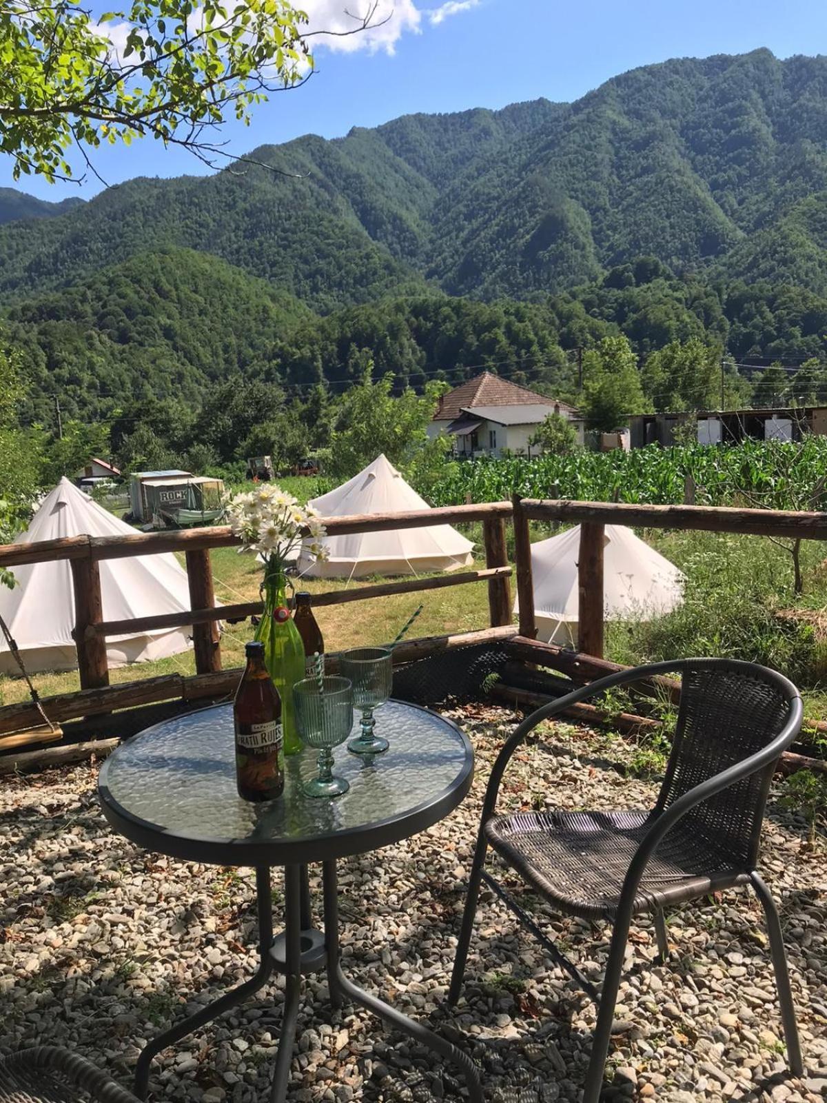 Luna Rock Glamping Brezoi - Blue Scai Bagian luar foto