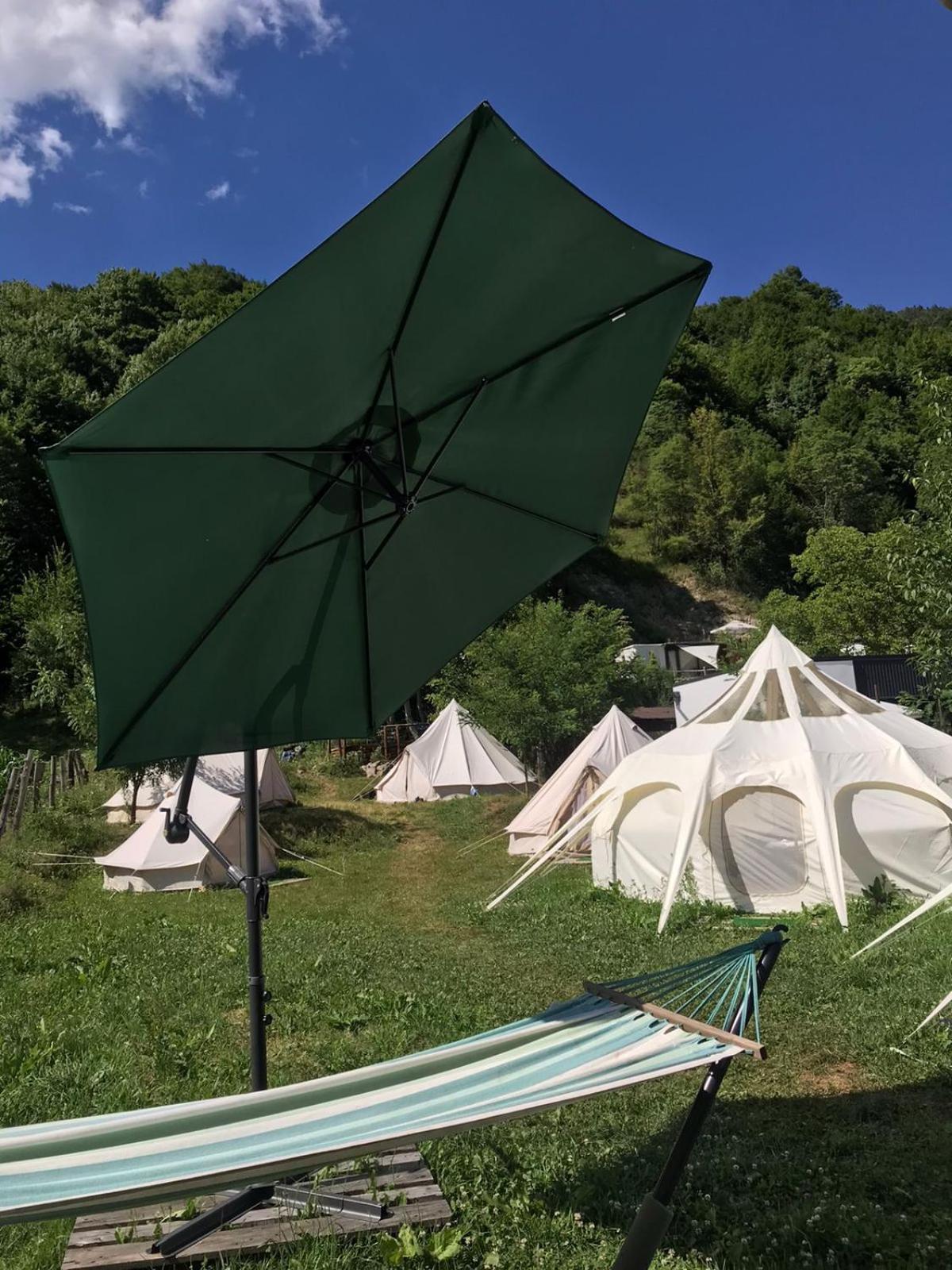 Luna Rock Glamping Brezoi - Blue Scai Bagian luar foto