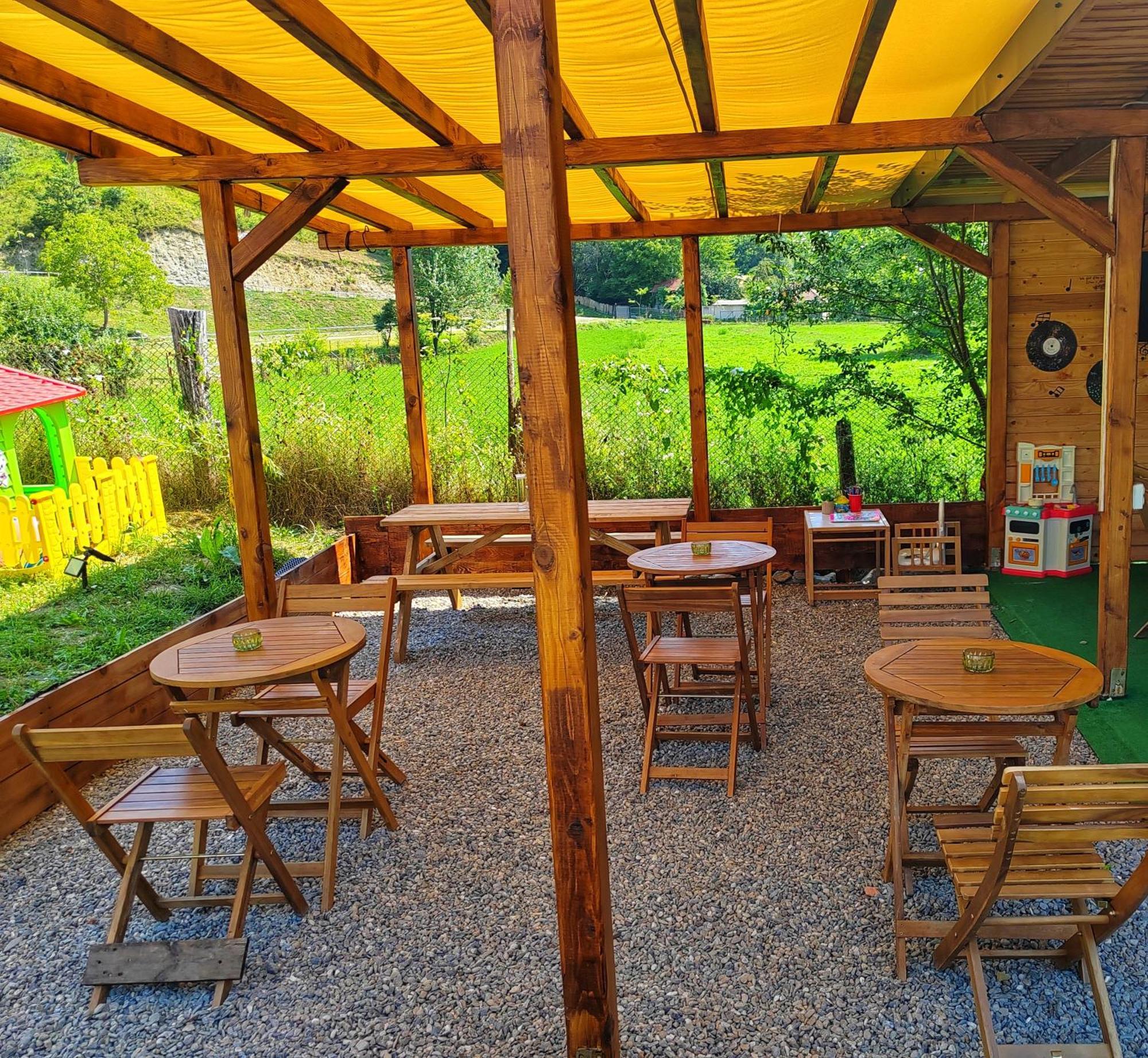 Luna Rock Glamping Brezoi - Blue Scai Bagian luar foto