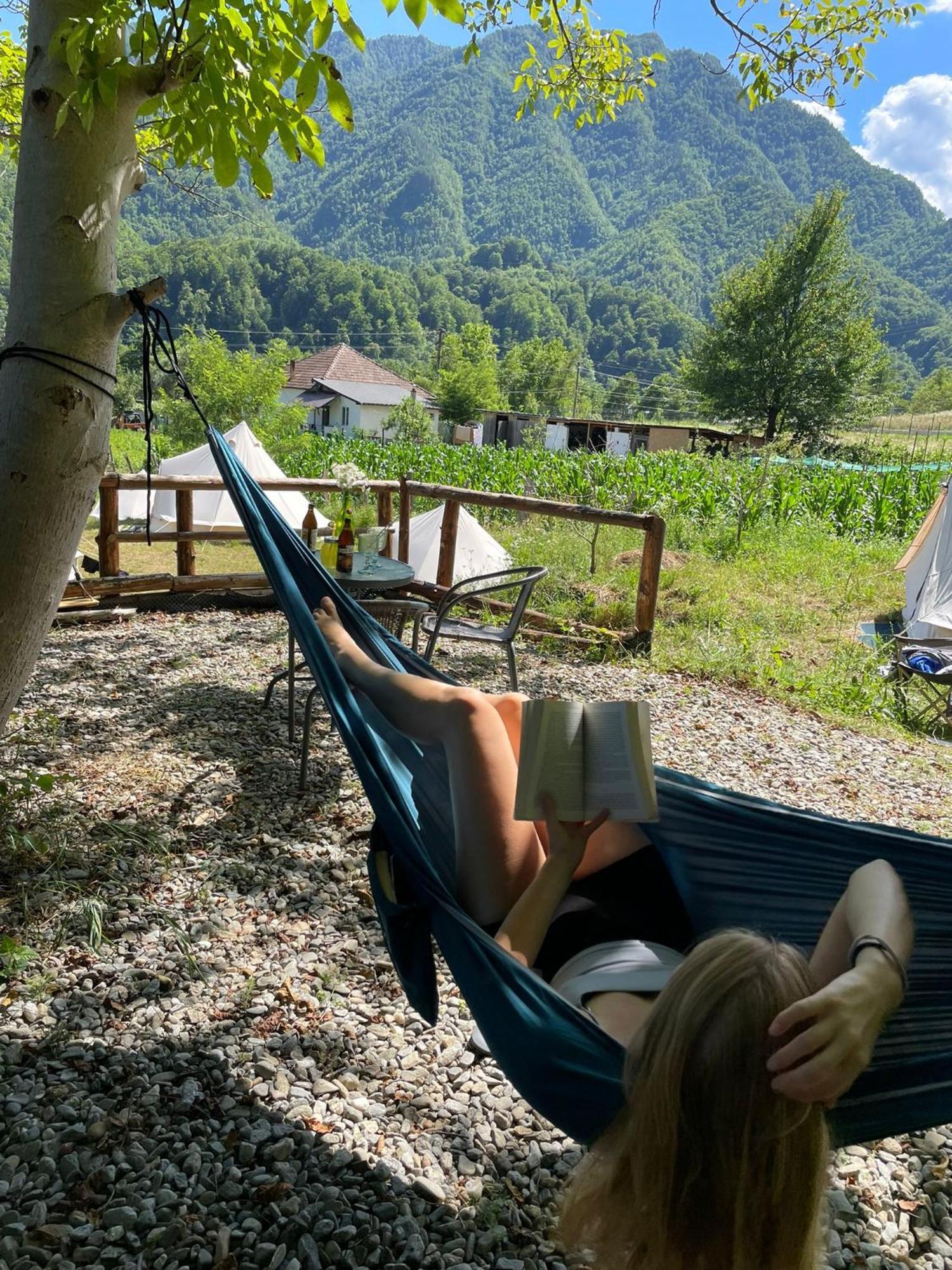 Luna Rock Glamping Brezoi - Blue Scai Bagian luar foto