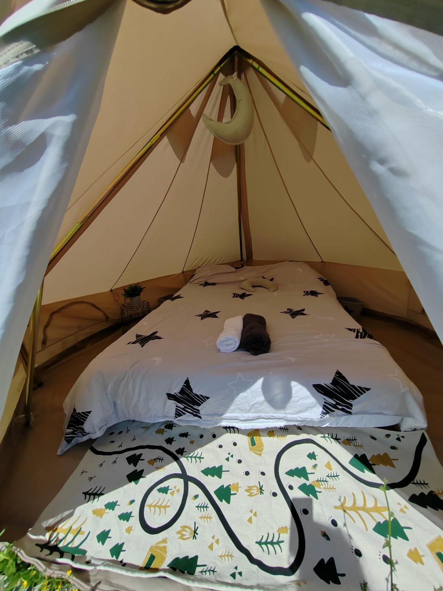 Luna Rock Glamping Brezoi - Blue Scai Bagian luar foto